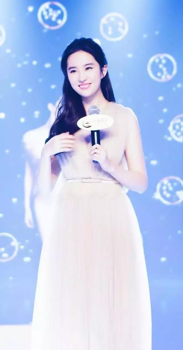 王力宏多管闲事,把刘亦菲都整尴尬了,人家能开心吗?