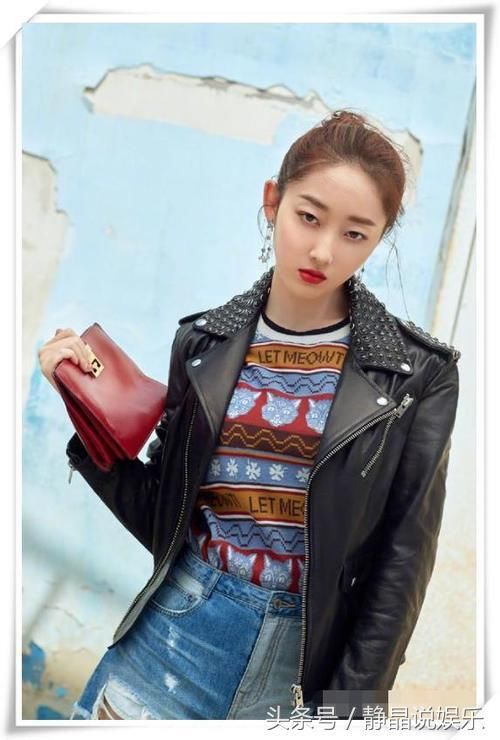 蒋梦婕终于放开了!跟风穿起了“狗撕裤”，网友:不走光算你厉害