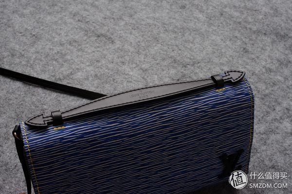 坡县入手,据说是断货配色的LV Clry手袋