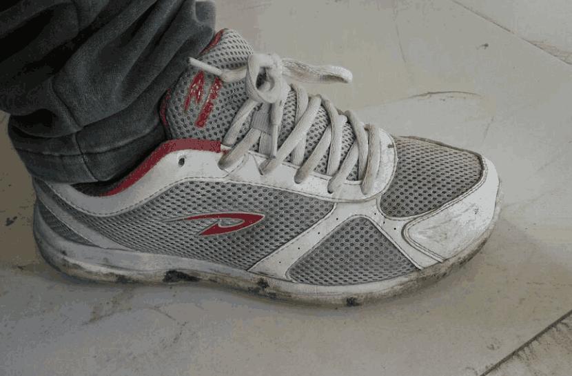 最不适合上班族穿的鞋子, 图1你当是自己家? 图3可能会被老板说!