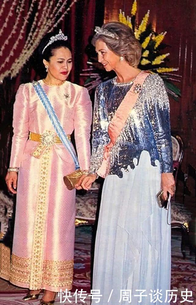 诗丽吉戴皇冠比美索菲亚,一个华丽一个高贵,美