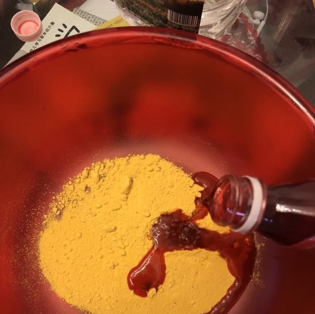  鱼饵■「自制鱼饵」自己动手制作酒米窝料，重在参与