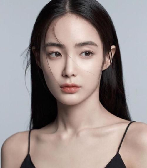 看起来■能中2个颜值就不低,素颜更好看,有这4个特征是天生的“美人脸”