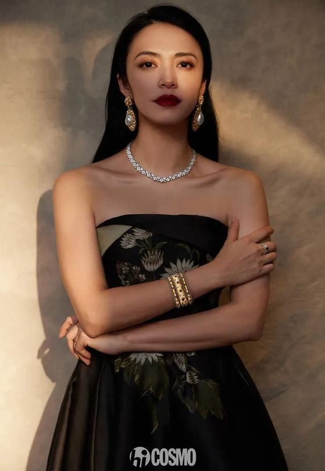 时髦■时髦办｜Jennie的珍珠项链那么多，还硬要和妈妈抢着戴这一条？