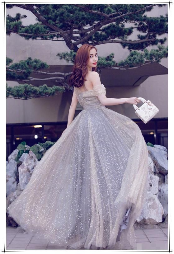 杨颖为捞金真是拼!后背几乎全裸出镜,网友:这才是最高级的露法