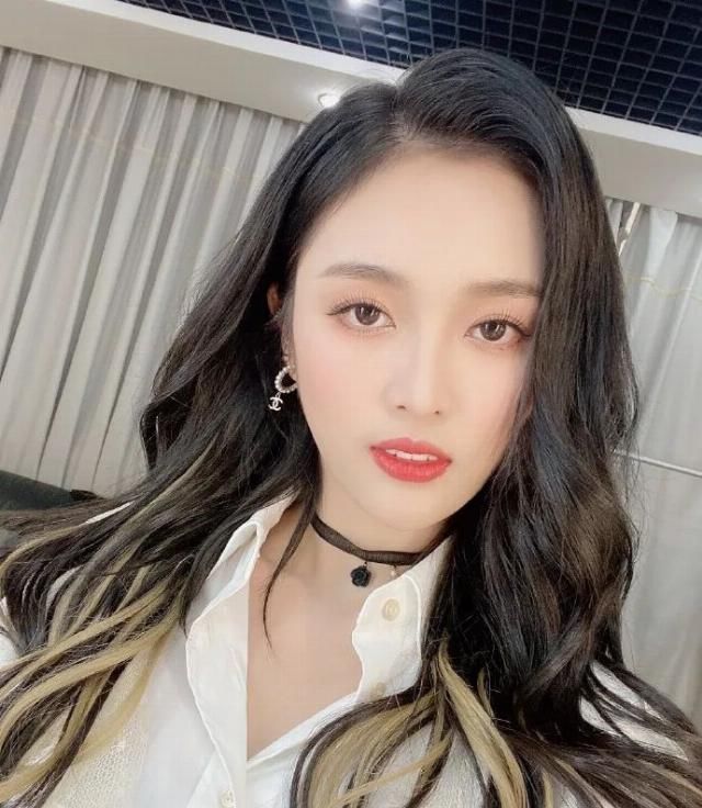  『下装』最近火了一种连衣裙叫“上衣职场，下装公主”