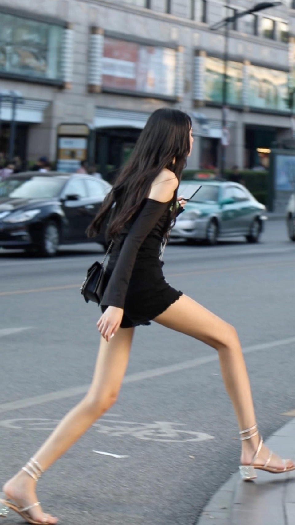 杭州街拍：路遇逆天长腿小姐姐，大概可以一步跨过黄河