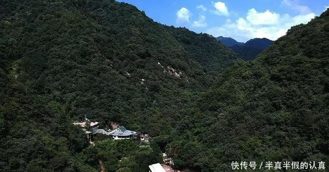 解密“秦岭超大违建别墅”业主拿50年茅台当水喝