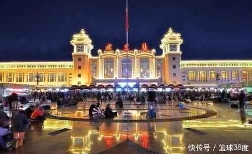  我国@我国首列全卧铺火车，全程727公里一站到达，中途不设停站