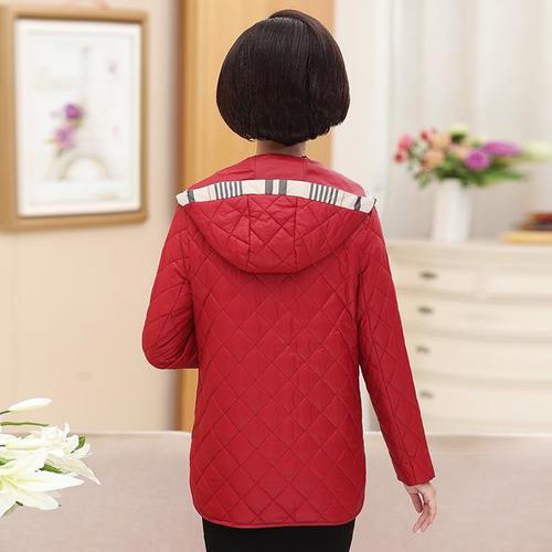 时尚减龄的妈妈装，在这寒冷的秋天，给妈妈一份温暖，好看显瘦