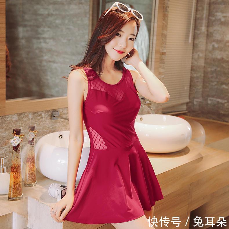 性感的泳衣凸显曼妙身姿, 还能让你自己信心倍增！