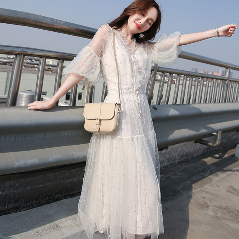 刚刚发现一种裙:叫“牛奶裙”，皮肤黝黑的我一穿上，显甜美白嫩