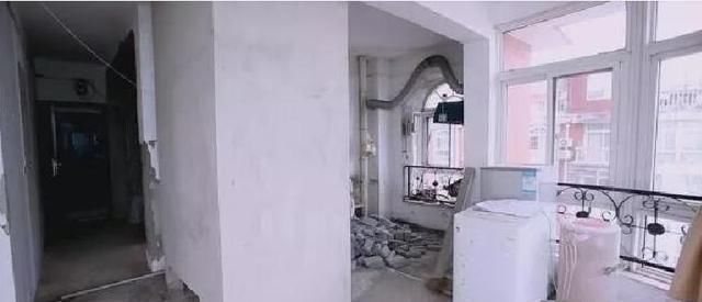 设计师■新婚夫妻40万买180°湖景房,奇葩结构吓跑装修公司,无人敢接手