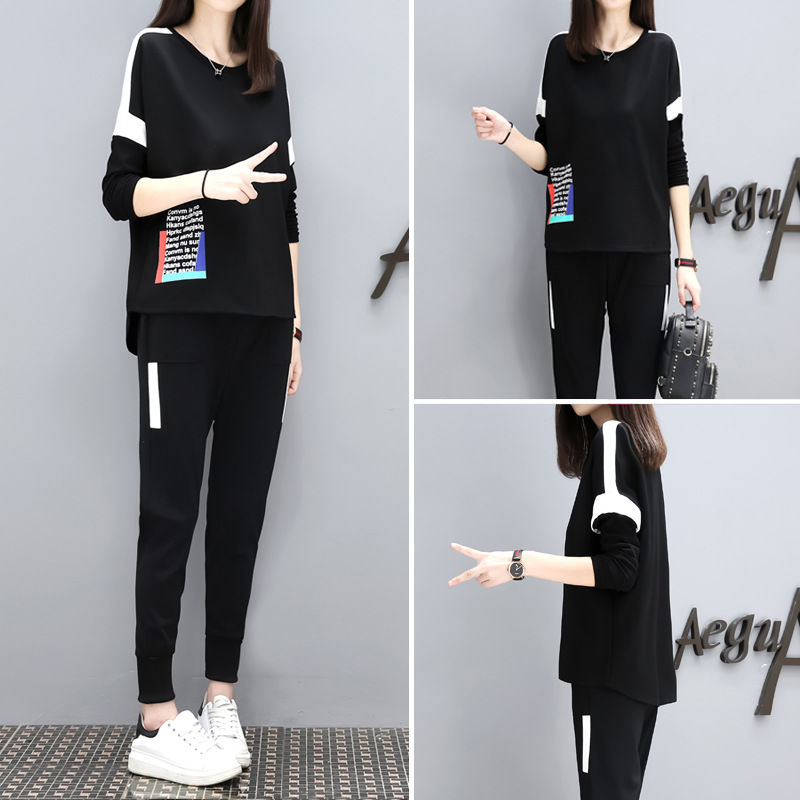 46岁老婆真会打扮!秋天穿这“卫衣+小脚裤”，洋气嫩美像30