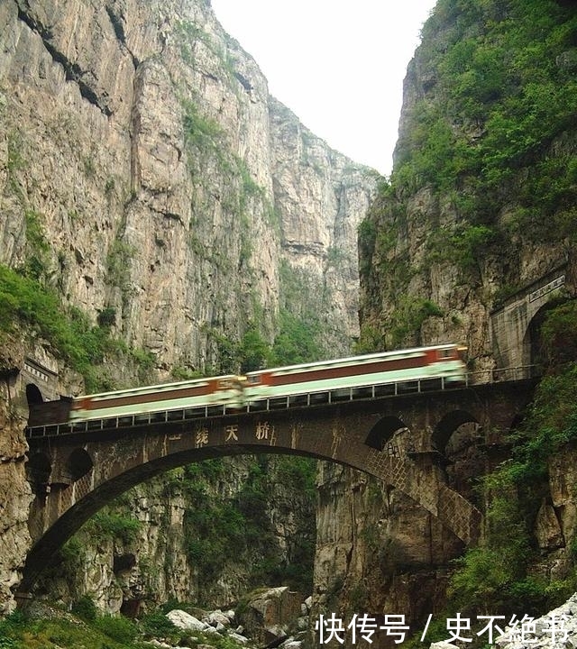 一线天：中国跨度最大的铁路石拱桥，99天建成，火车跑了快50年！