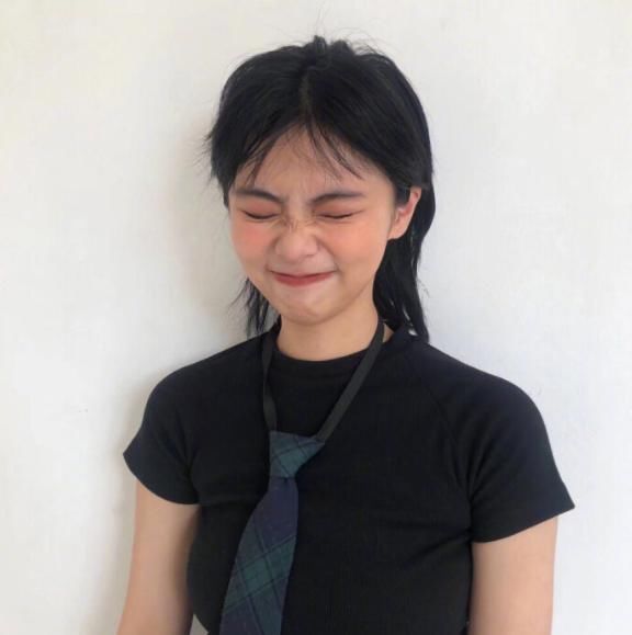  举动|经常对嘴唇做这3举动的女孩，会变得“越来越俊”，迟早比校花还美