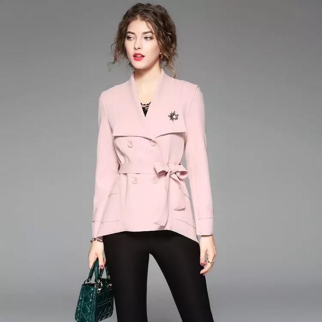 超级适合30-50岁女人穿的外套，无论胖瘦都能轻松驾驭，显贵气