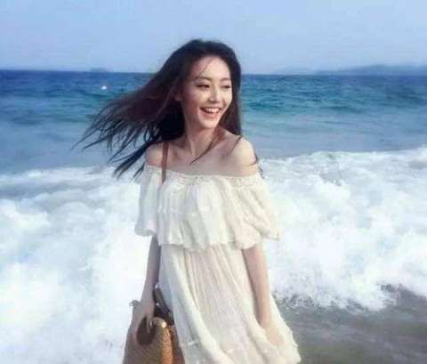 出道仅5年,抢遍赵丽颖杨幂刘诗诗男友,成龙被