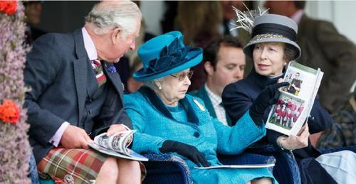 英女王携王室成员亮相高地运动会查尔斯王子一身短裙实力吸睛