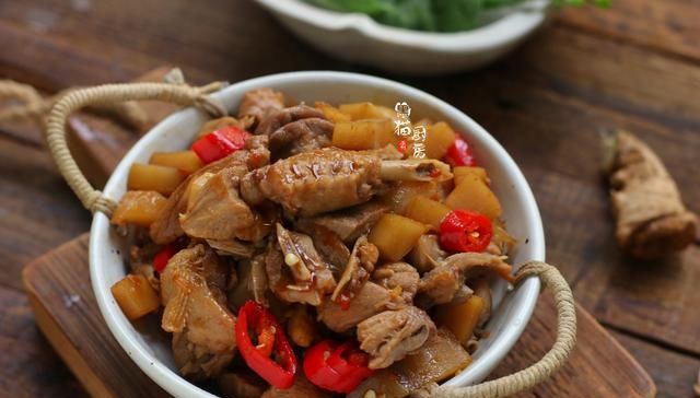  『加水』鸭肉和它是绝配，不加水焖一锅，邻居：闻起来臭，吃着真香又下饭