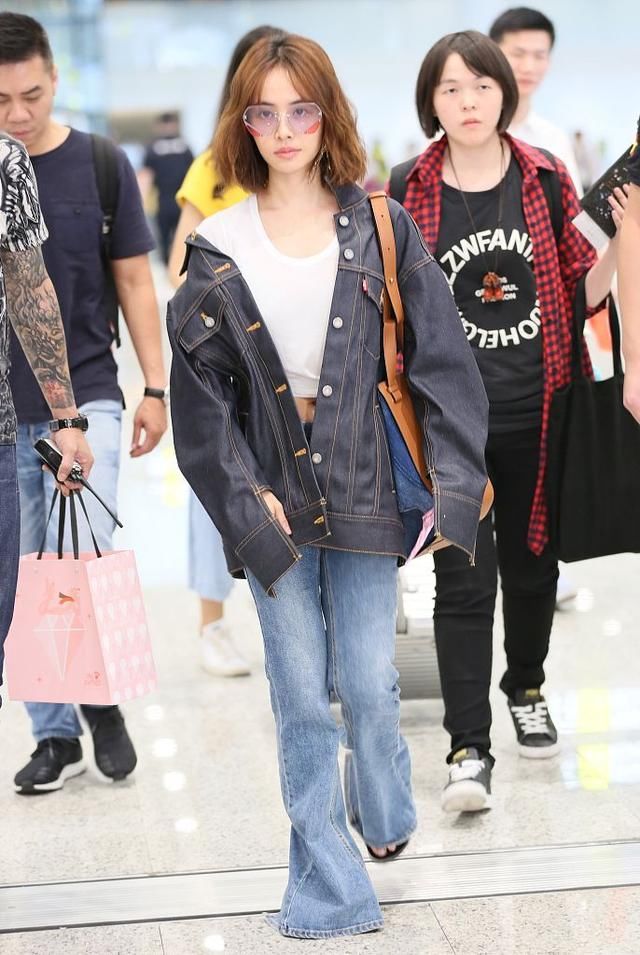 蔡依林满身赘肉,为了显高穿露腰装!网友:裤子扫地根本撑不起来