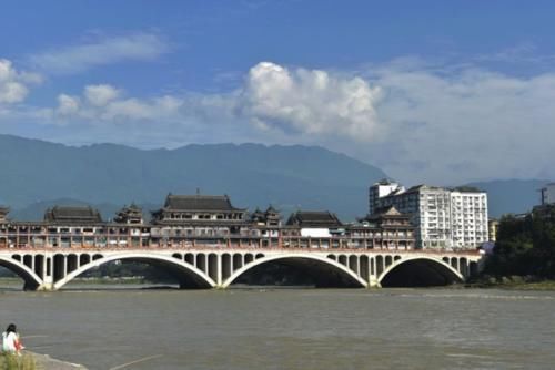 中国最“潮湿”的城市，全年足足下满二百多天雨，可称为“中国雨