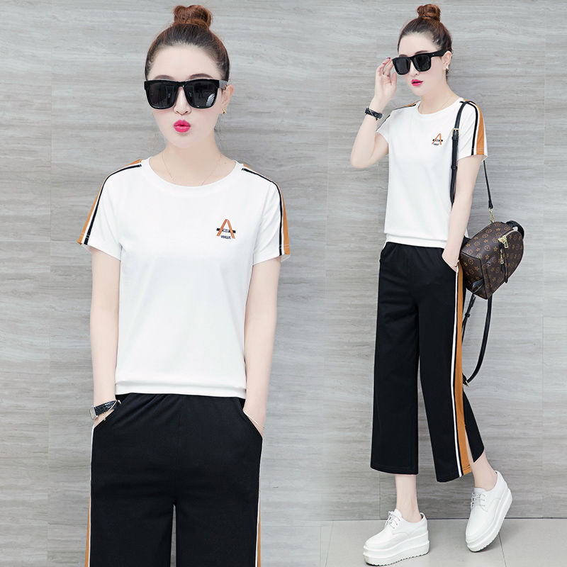 我身高是短板，又穿不来高跟鞋，高腰套装+平鞋，看着竟有165