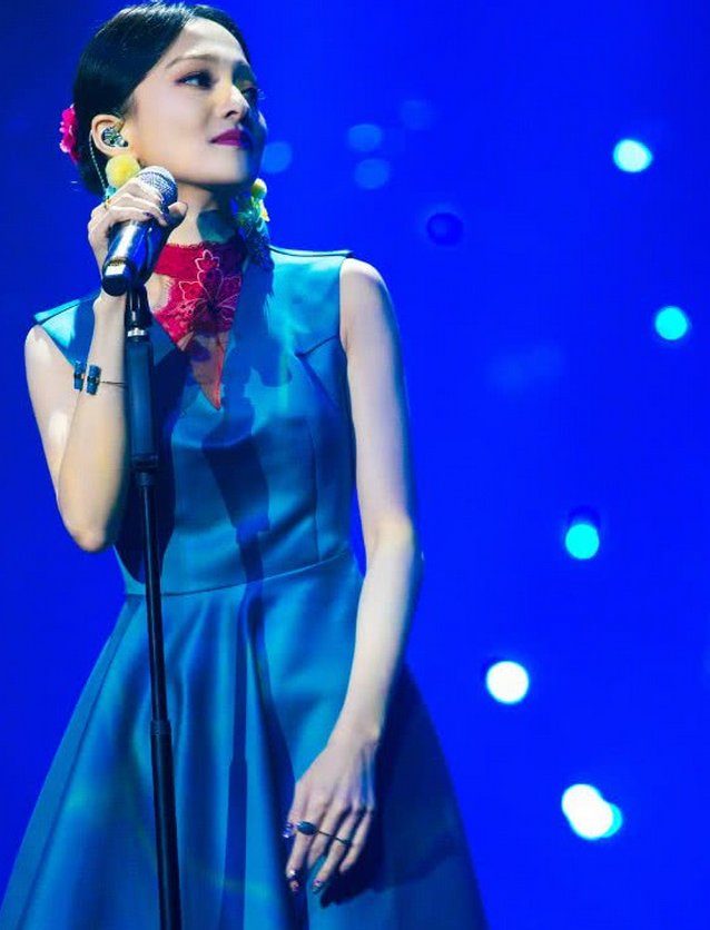 张韶涵只不过穿了一条连体裤，身高从158秒变178，气场全开