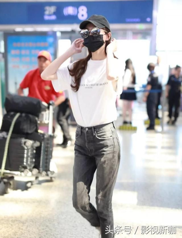 唐嫣1米72,穿牛仔裤大长腿吸睛,网友:看腿得占1米5!