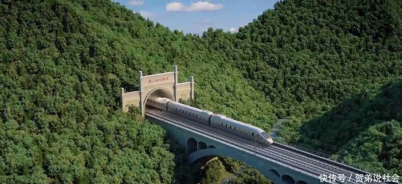  [京张高铁]北京在建的一条高铁，对接河北，长约174千米