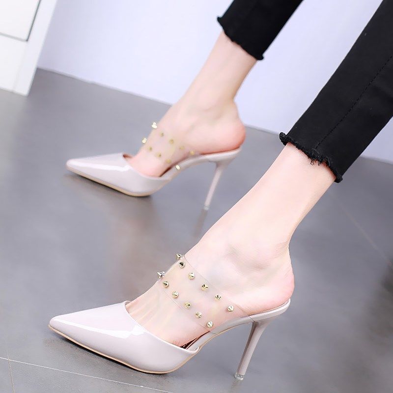 还在穿老气高跟鞋?美脚们都穿高跟凉拖,三寸金莲一把握住更白皙