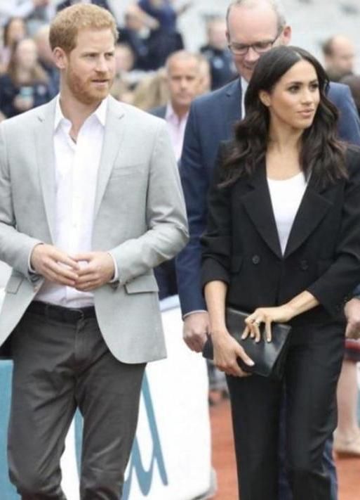 梅根王妃换下裙子“穿裤子”：秒杀凯特王妃穿裤子，有戴安娜风范