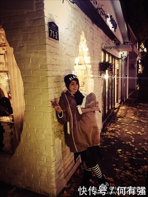 长腿女神霸道来袭！25岁昆凌穿复古连衣裙尽秀大长腿，网友：女神