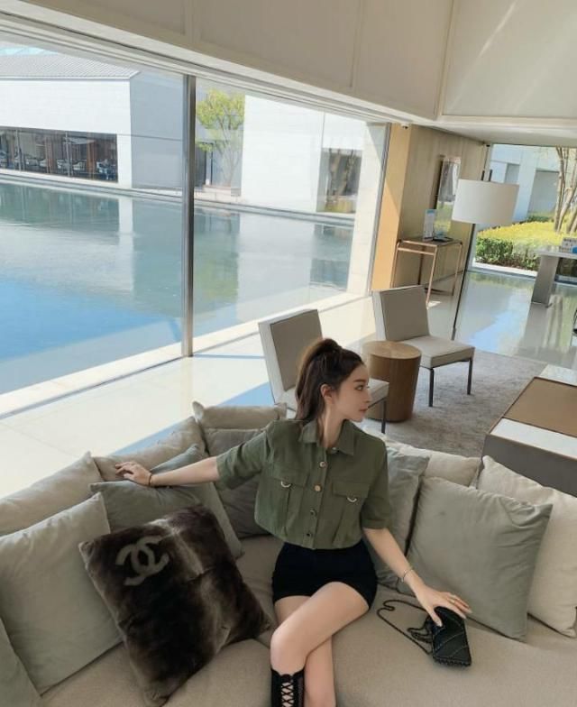  『能体现出女』会穿的女生才有气质，时尚不代表繁琐与昂贵，简单也能穿出高品味