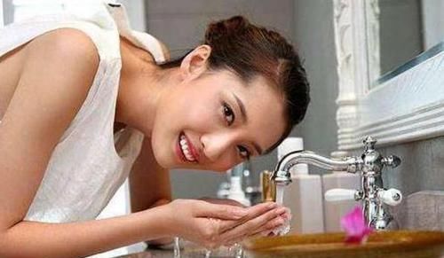 『脸上』女性朋友的脸上若是出现红血丝怎么办