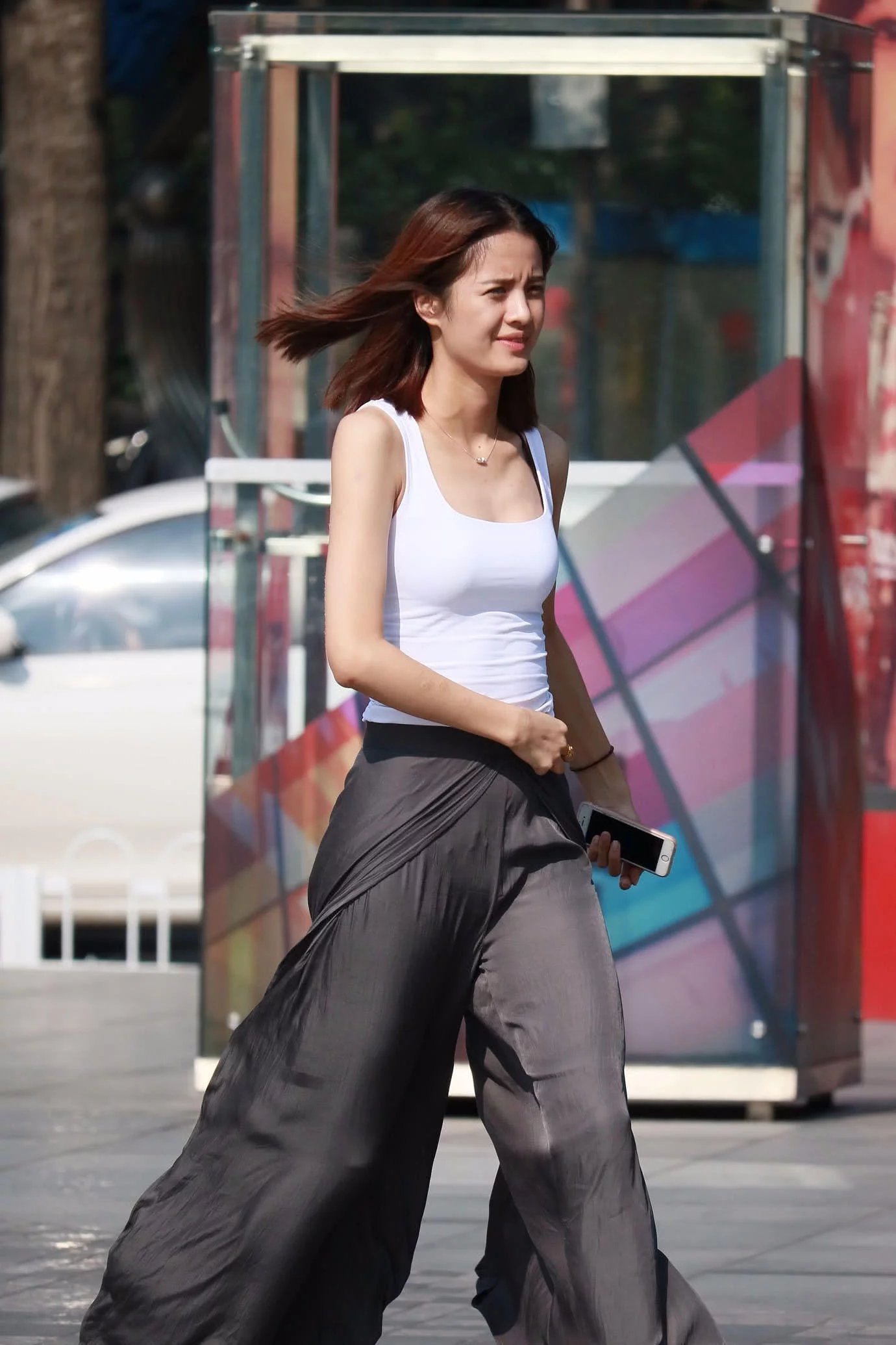 当你见到清新俏皮的小姐姐，能不动心吗，网友：这紧俏的身材我能