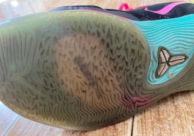 「双鞋」前后掌Zoom Air的科比球鞋只需400块?当年的神鞋你穿过吗