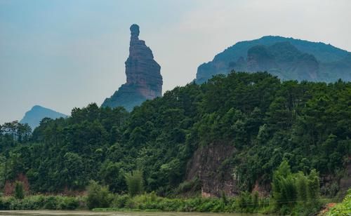 广东韶关隐世小村，坐拥绝佳风水，村口有座山你看像什么？