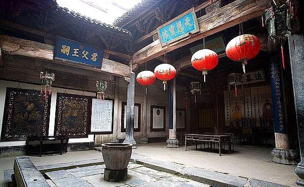 安徽这个古镇商业化不浓，胜过凤凰大理，被誉为桃花源里的人家!