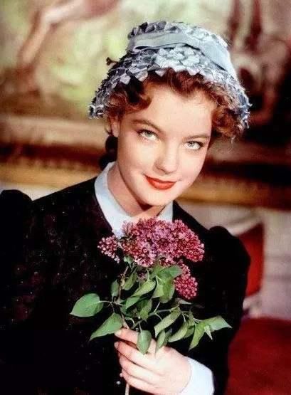 你不了解的茜茜公主:肤白貌美A4腰，过了32岁不再照相!