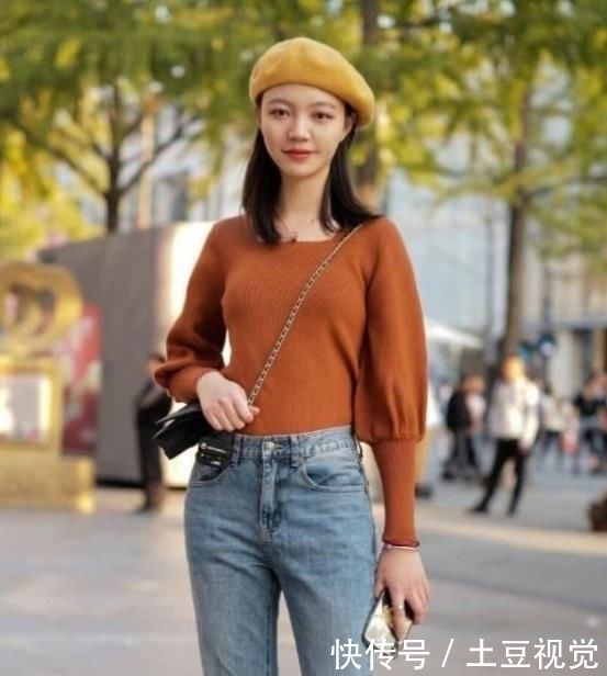 『风范』街拍:般般入画的小姐姐,一条浅蓝色的连衣裙,优雅气质女神风范