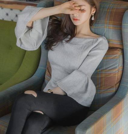 街拍：颜值靓丽的紧身牛仔裤小姐姐，身材显现的非比寻常！