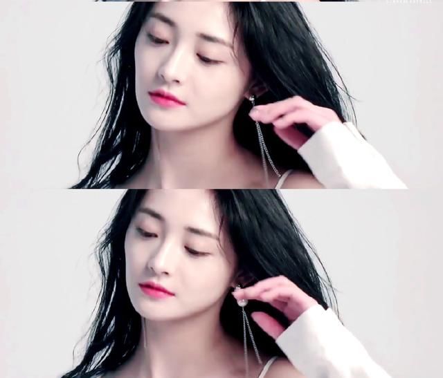 周洁琼只穿一件裹胸，也敢敞开上衣秀身材，腰上勒出来肉尴尬了！