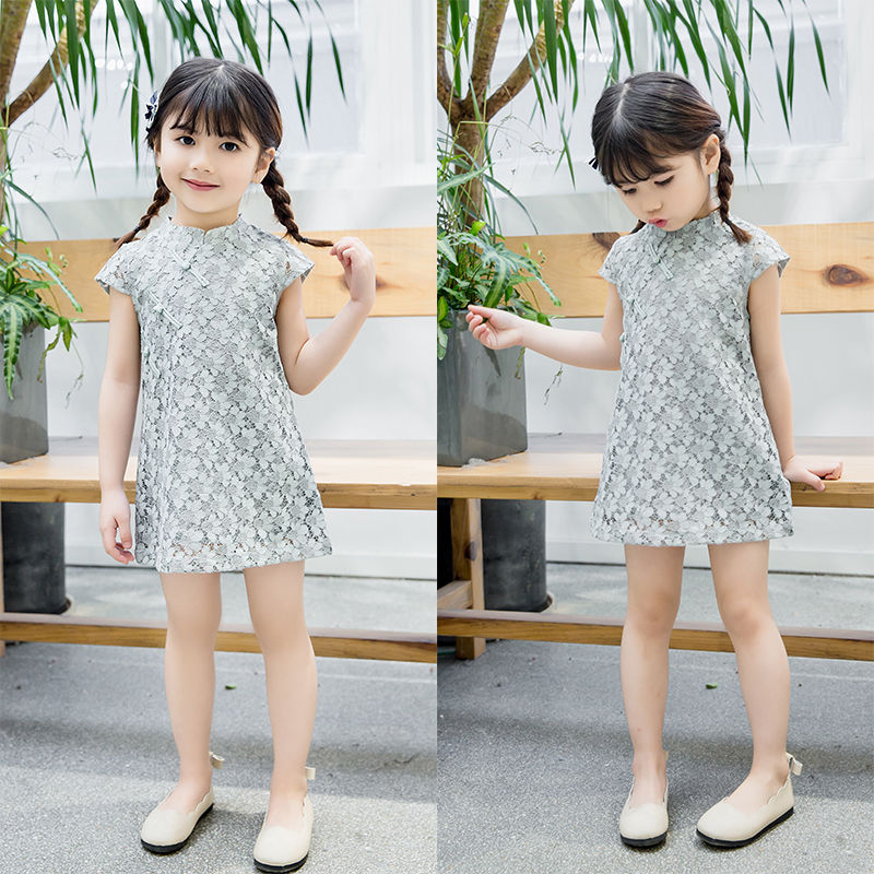 如果有可爱的女儿，一定要给她准备这样的旗袍装，尽显气质淑女范