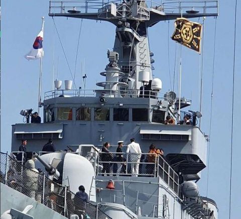 [花絮]玄彬终于瘦了！最新花絮一身黑衣难掩高贵气质，大长腿不输李敏镐