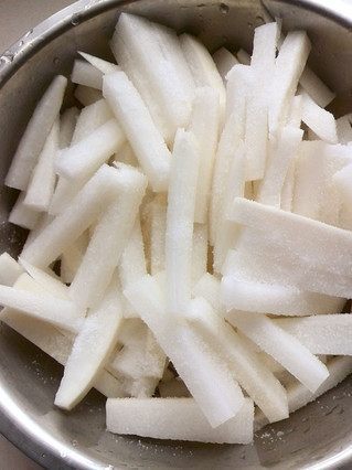 孩子咳嗽、肺热咳嗽，萝卜加上这个水果煮，清热化痰止咳!