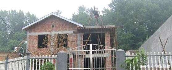 沙子越来越贵，红砖被禁，农房又要统一规划，农民自建房还划算吗