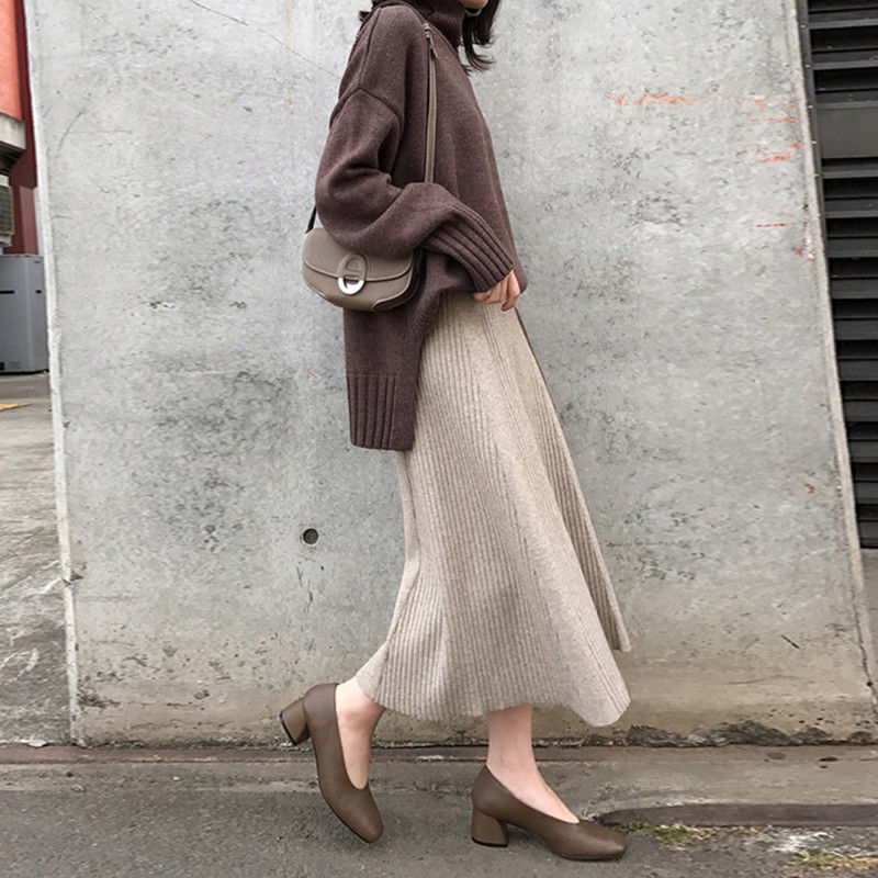 别再乱穿了!今秋流行:毛衣+套裙，分分钟变女神，太美了