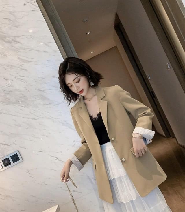 看起来:小西装外套的“百变”穿搭,简约雅致又气质,明星都在穿!