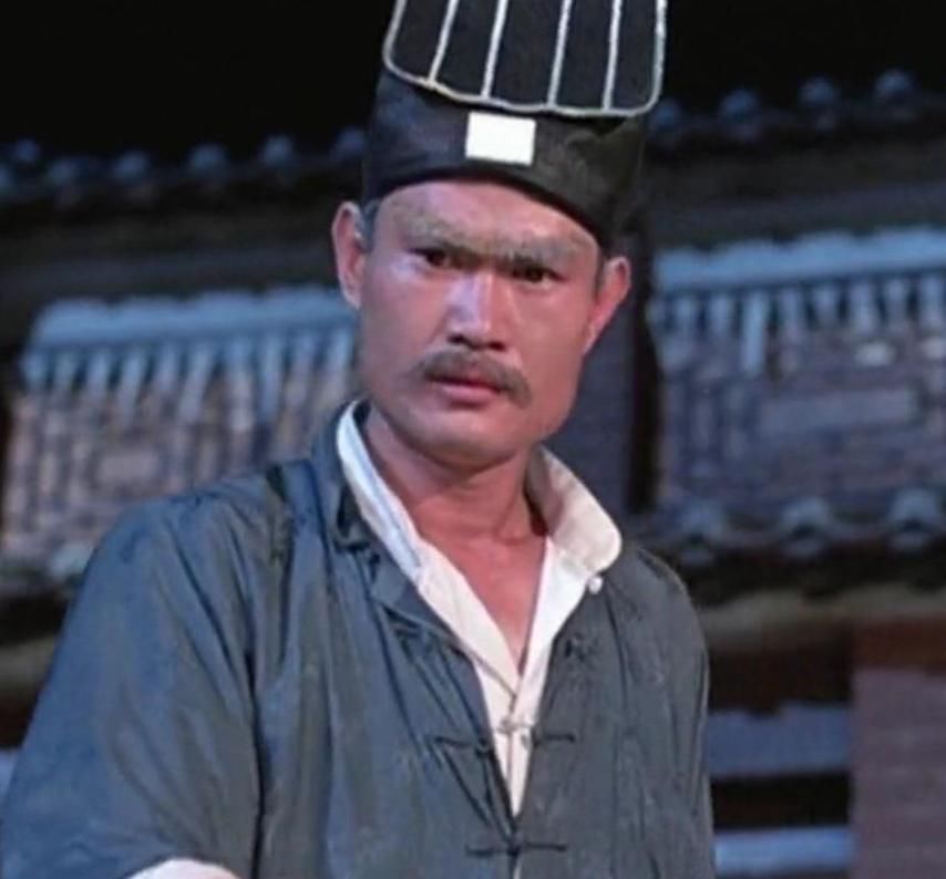 每部鬼片拍完之后,都要求导演必须大声的喊"卡"并且让所有演员动一动